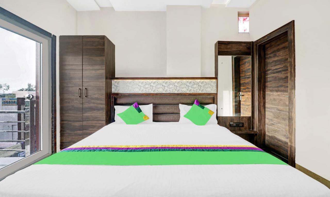 Itsy Hotels Anjali Mahal, 500 Mtrs From Mathura Railway Station Экстерьер фото