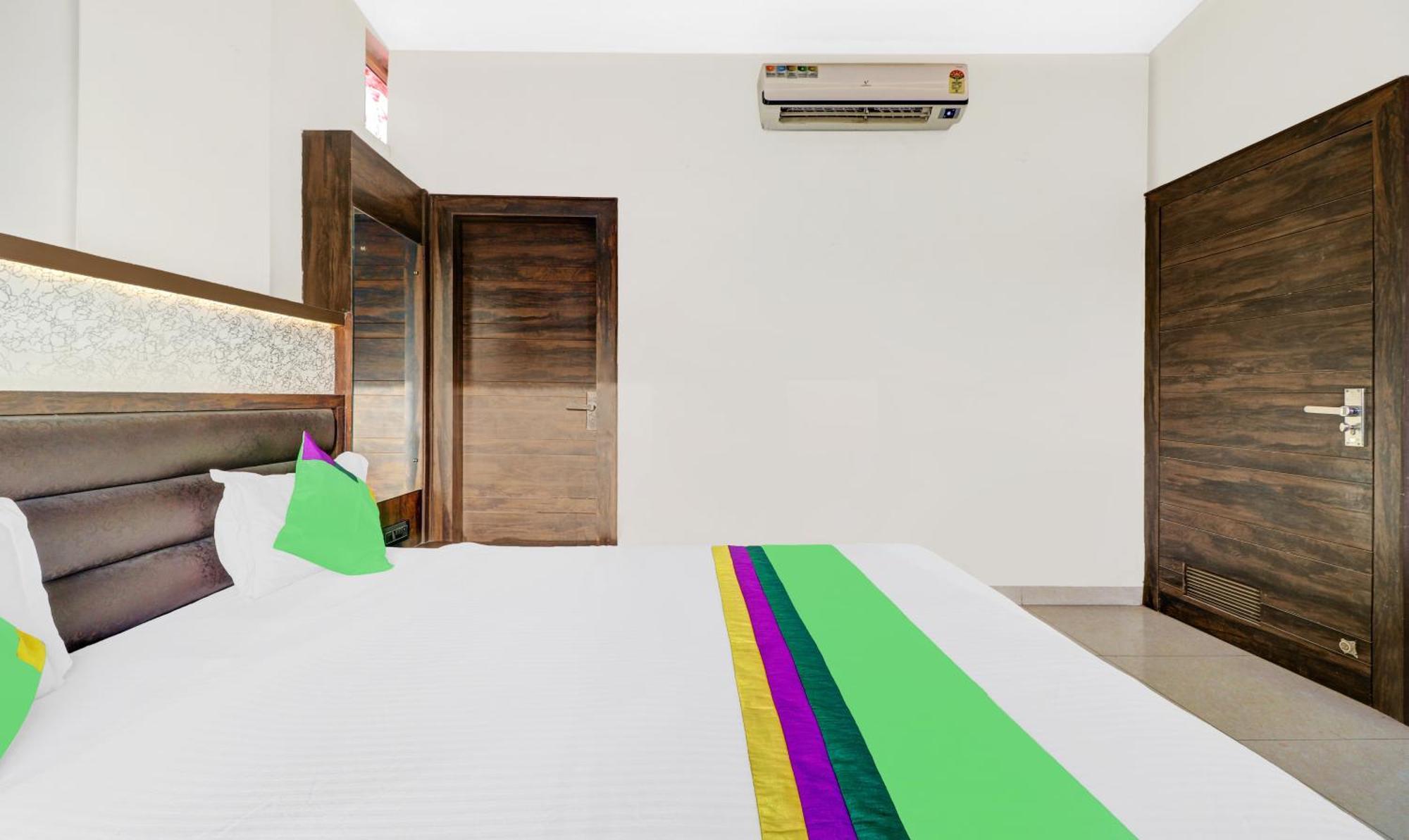 Itsy Hotels Anjali Mahal, 500 Mtrs From Mathura Railway Station Экстерьер фото