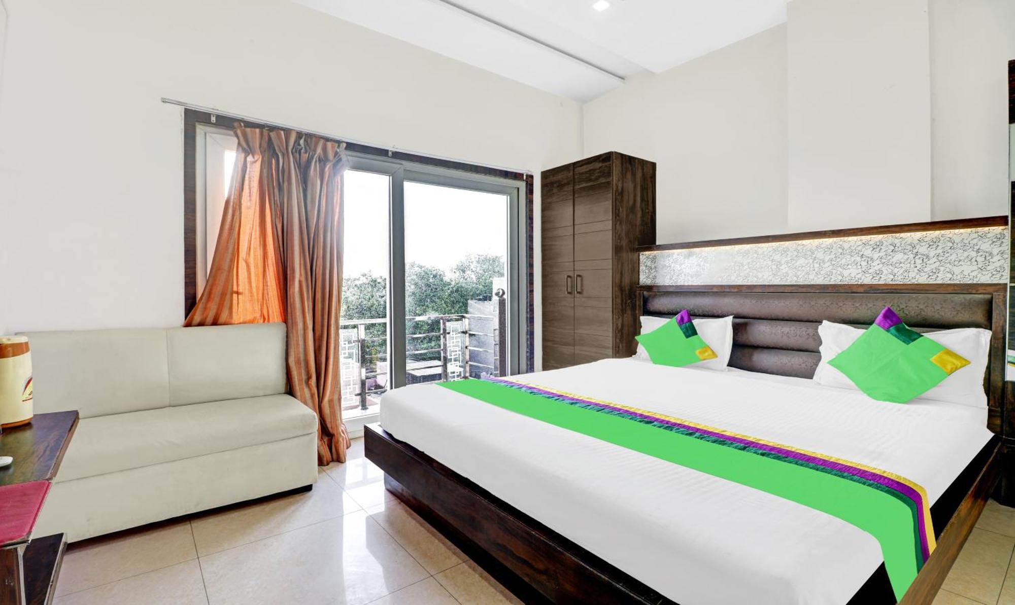 Itsy Hotels Anjali Mahal, 500 Mtrs From Mathura Railway Station Экстерьер фото